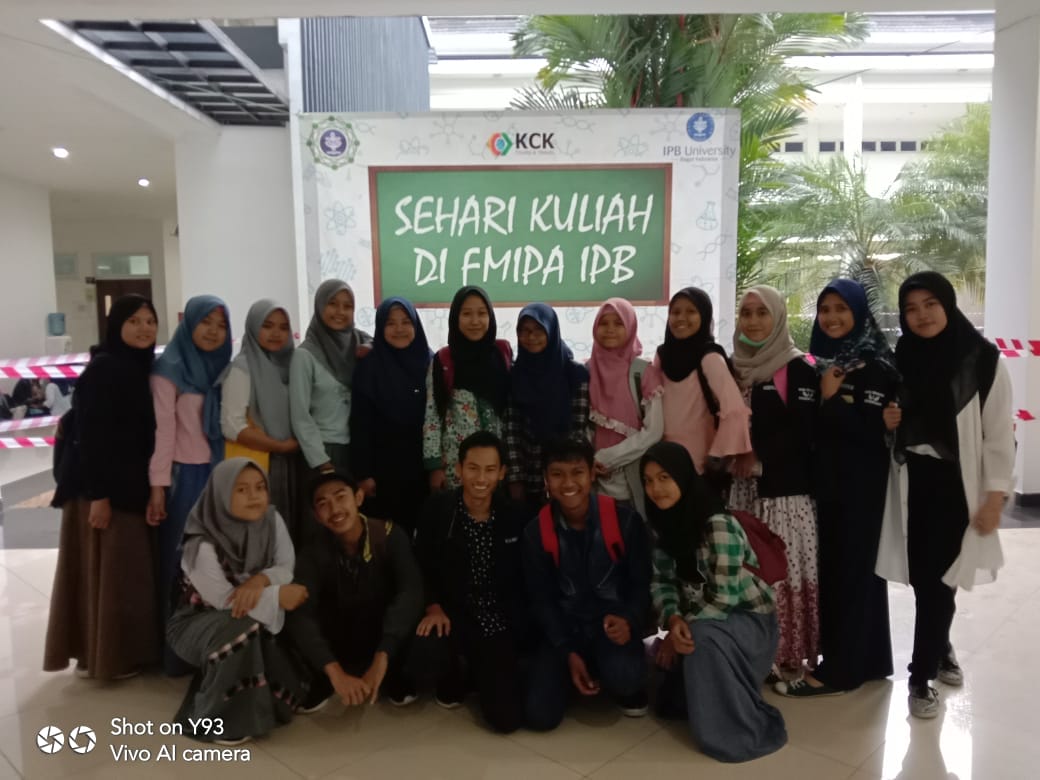 Siswa SMAN 1 Tenjolaya Mengikuti Kuliah Sehari di FMIPA IPB